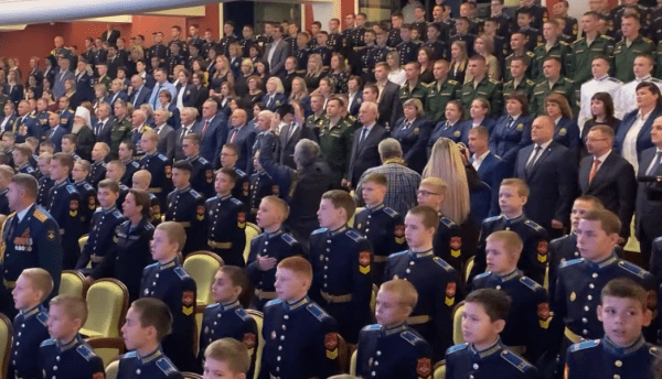 Губернатор Тюменской области Александр Моор поздравил Тюменское кадетское училище с 10-летием