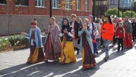 Новый сезон во Дворце культуры "Нефтяник" открыли с шествием и большим концертом Новый сезон во Дворце культуры "Нефтяник" открыли с шествием и большим концертом