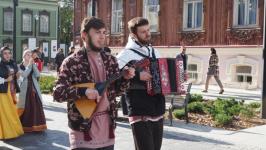 Новый сезон во Дворце культуры "Нефтяник" открыли с шествием и большим концертом Новый сезон во Дворце культуры "Нефтяник" открыли с шествием и большим концертом