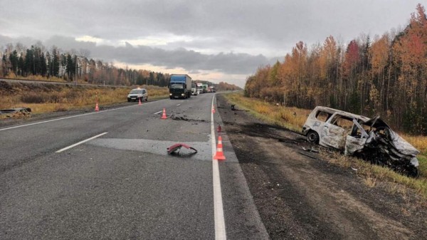 Выезд на встречную полосу стал причиной трагедии на трассе Тюмень - Ханты-Мансийск