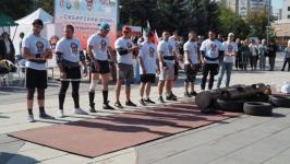 Атлеты демонстрируют удаль на турнире "Сибирский воин" на площади 400-летия Тюмени