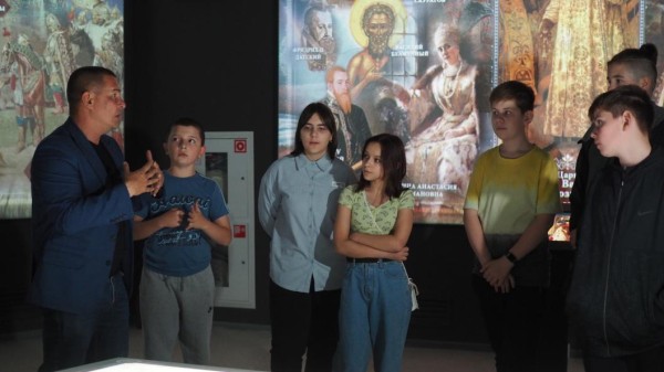 Дети из семей военнослужащих Ямала и Югры отправились в тур по Тюменской области