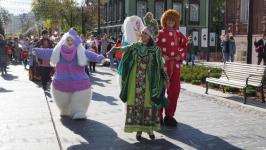 Новый сезон во Дворце культуры "Нефтяник" открыли с шествием и большим концертом Новый сезон во Дворце культуры "Нефтяник" открыли с шествием и большим концертом