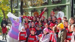 Новый сезон во Дворце культуры "Нефтяник" открыли с шествием и большим концертом Новый сезон во Дворце культуры "Нефтяник" открыли с шествием и большим концертом