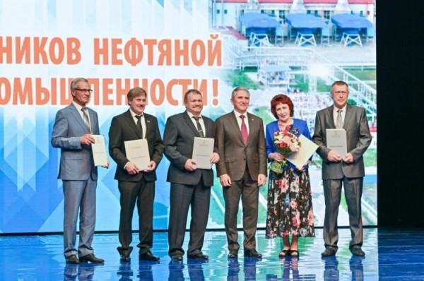 В Югре чествуют работников нефтяной и газовой промышленности В Югре чествуют работников нефтяной и газовой промышленности