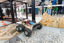 В Тюмени стартовали соревнования по экстремальной робототехнике