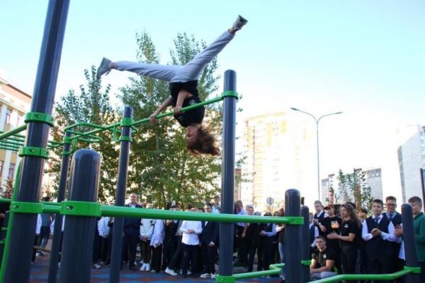 Современную спортплощадку открыли на улице Словцова в Тюмени