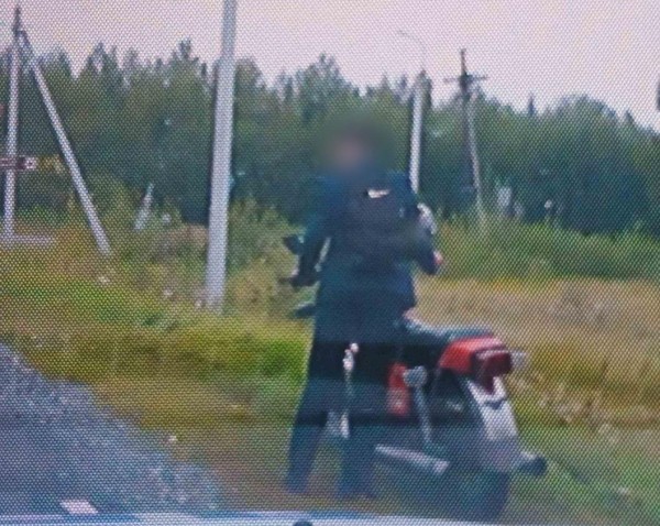 В Уватском районе автоинспекторы остановили подростка за рулем мотоцикла