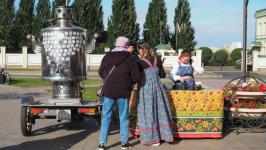 Новый сезон во Дворце культуры "Нефтяник" открыли с шествием и большим концертом Новый сезон во Дворце культуры "Нефтяник" открыли с шествием и большим концертом