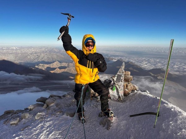 Видеосюжет: Ольга Романец о восхождении на вершину Эльбруса