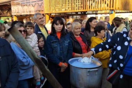 Уху с блинами и суп по-суворовски представили участники фестиваля в Тобольске