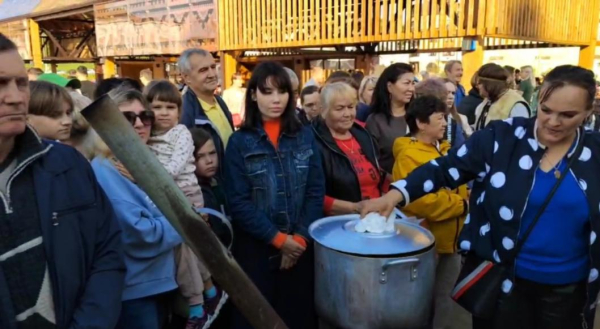 Уху с блинами и суп по-суворовски представили участники фестиваля в Тобольске