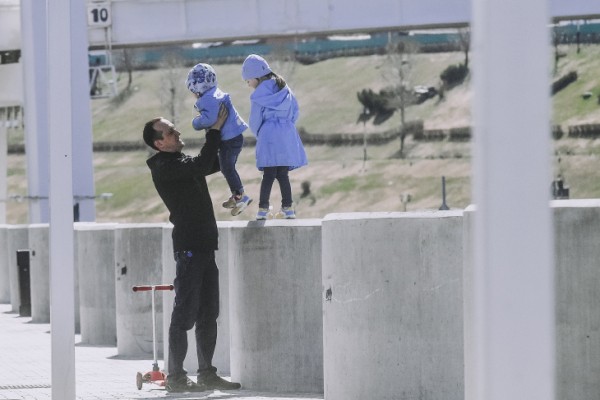 Александр Моор поздравил всех пап Тюменской области с Днем отца