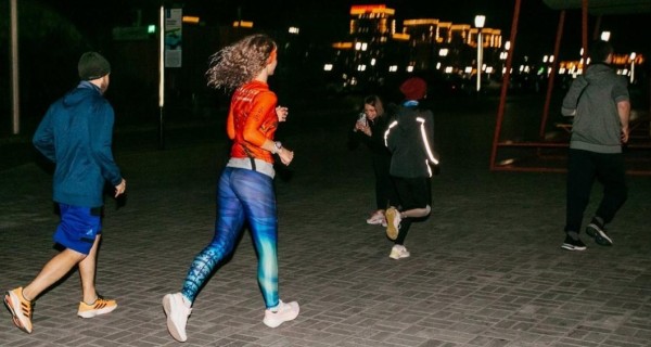 В Тюмени еженедельный "#РазБег во благо" перешел на вечерний формат