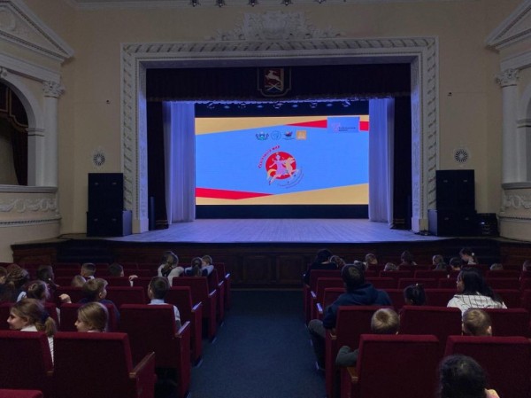 Более 3 700 юных зрителей посмотрели спектакль "Щелкунчик" Тюменского театра кукол