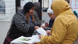 Пожилые тюменцы танцевали под рок-н-ролл и занимались зумбой на улице Дзержинского Пожилые тюменцы танцевали под рок-н-ролл и занимались зумбой на улице Дзержинского