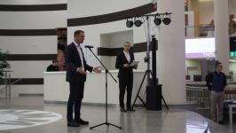 Ямал в стеклянных шарах представили на выставке в Тюмени Ямал в стеклянных шарах представили на выставке в Тюмени