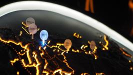 Ямал в стеклянных шарах представили на выставке в Тюмени Ямал в стеклянных шарах представили на выставке в Тюмени