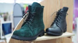 Обувь из кожи и меха восхитила посетителей выставки "Тюменская марка" Обувь из кожи и меха восхитила посетителей выставки "Тюменская марка"