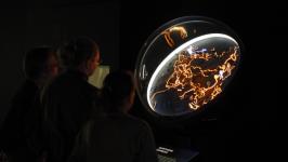 Ямал в стеклянных шарах представили на выставке в Тюмени Ямал в стеклянных шарах представили на выставке в Тюмени