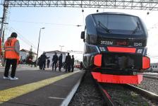 Первых пассажиров новой электрички Ишим - Тюмень встретили с подарками и музыкой