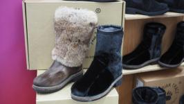 Обувь из кожи и меха восхитила посетителей выставки "Тюменская марка" Обувь из кожи и меха восхитила посетителей выставки "Тюменская марка"