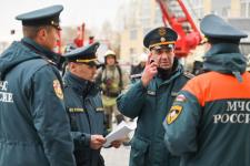 28 огнеборцев в полной экипировке покоряли высотку в Тюмени на время 28 огнеборцев в полной экипировке покоряли высотку в Тюмени на время