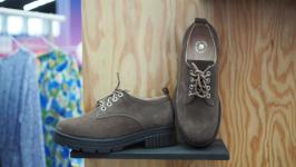 Обувь из кожи и меха восхитила посетителей выставки "Тюменская марка" Обувь из кожи и меха восхитила посетителей выставки "Тюменская марка"