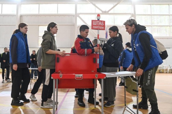 Тюменские студенты ликвидировали последствия пожара и ДТП в "Ребячьей республике" Тюменские студенты ликвидировали последствия пожара и ДТП в "Ребячьей республике"