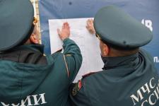 28 огнеборцев в полной экипировке покоряли высотку в Тюмени на время 28 огнеборцев в полной экипировке покоряли высотку в Тюмени на время