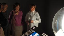 Ямал в стеклянных шарах представили на выставке в Тюмени Ямал в стеклянных шарах представили на выставке в Тюмени