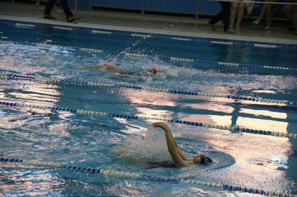 Коллективы тюменских предприятий посоревнуются в плавании