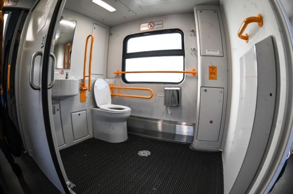 Первых пассажиров новой электрички Ишим - Тюмень встретили с подарками и музыкой