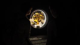 Ямал в стеклянных шарах представили на выставке в Тюмени Ямал в стеклянных шарах представили на выставке в Тюмени