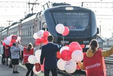 Первых пассажиров новой электрички Ишим - Тюмень встретили с подарками и музыкой