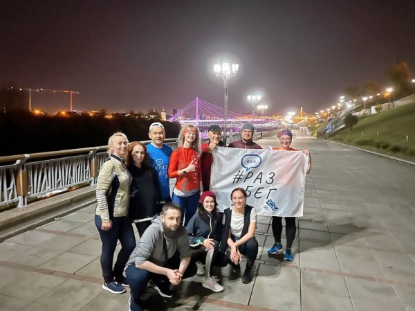 В Тюмени еженедельный "#РазБег во благо" перешел на вечерний формат