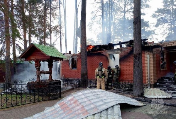 В тюменском СНТ "Суходолье" сгорел частный жилой дом 