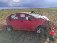 Под Тюменью &nbsp;Daewoo Matiz вылетел в поле, водитель и ее дочь - в больнице