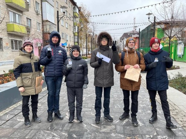 Люди с особенностями здоровья провели акцию "Делись добром" в центре Тюмени