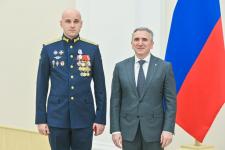 Александр Моор вручил участникам СВО государственные награды