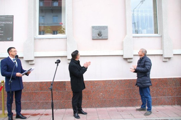 Мемориальную доску Геннадию Куцеву открыли на здании ТюмГУ 