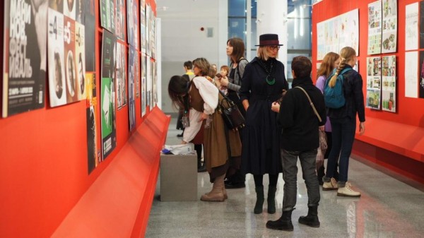 Маркировку одежды в РФ расширили до шарфов и вуалей 