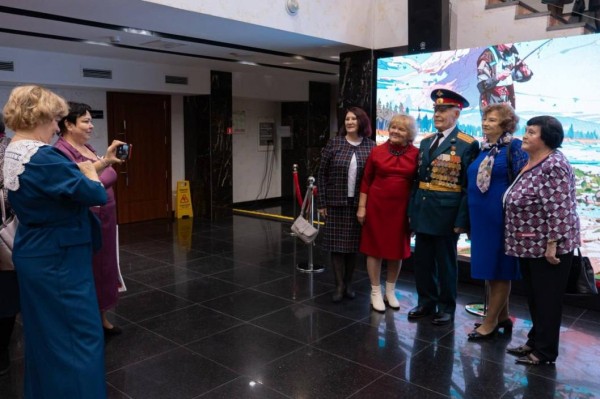 Александр Моор вручил награды жителям Тобольского района