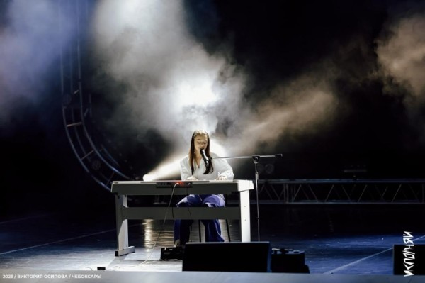 Вокалистка из Тюмени вышла в финал молодежного фестиваля авторской песни