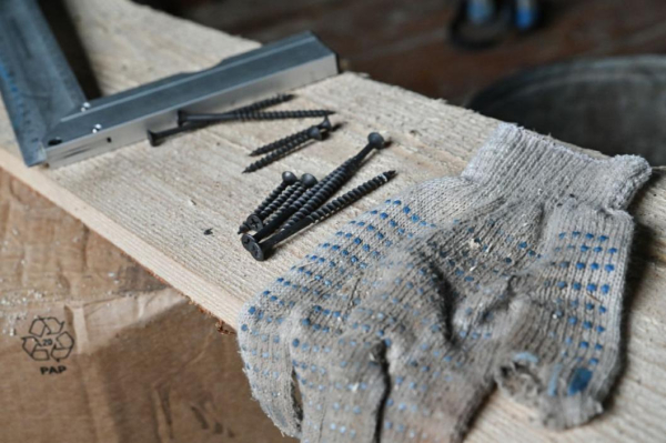 В Тюмени подрядчик отремонтировал крыши 12 домов после вмешательства прокуратуры