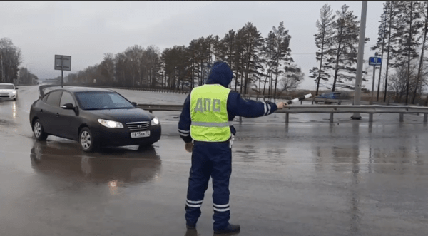 Автоинспекторы призывают водителей Тюменской области отказаться от дальних поездок ночью 23 ноября