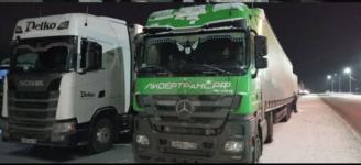 На трассе Тюмень – Омск ограничили движение большегрузов из-за непогоды На трассе Тюмень – Омск ограничили движение большегрузов из-за непогоды