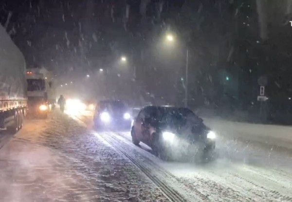 На трассе Тюмень – Омск ограничили движение большегрузов из-за непогоды На трассе Тюмень – Омск ограничили движение большегрузов из-за непогоды