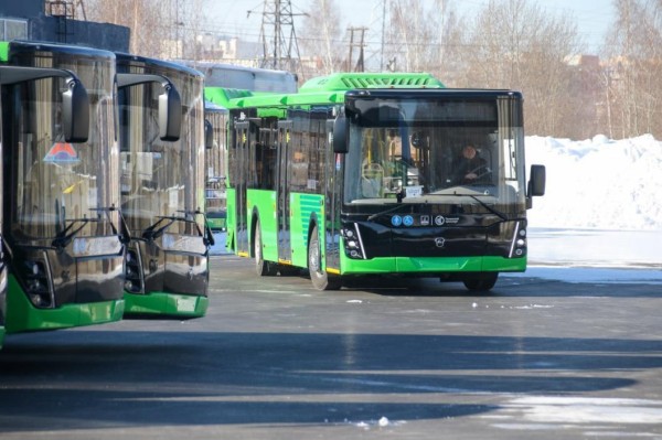 При сбоях в работе автобусов на линию в Тюмени вводят дополнительный транспорт