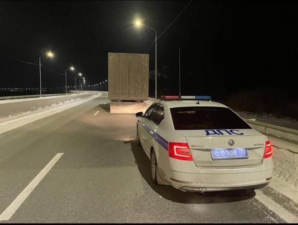 Двум водителям грузовиков понадобилась помощь на трассе Тюмень - Ханты-Манскийск